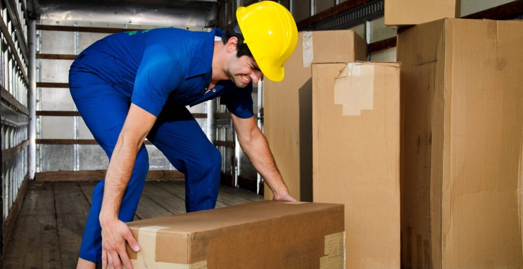 Jak poprawnie i&nbsp;bezpiecznie podnosić ciężkie przedmioty