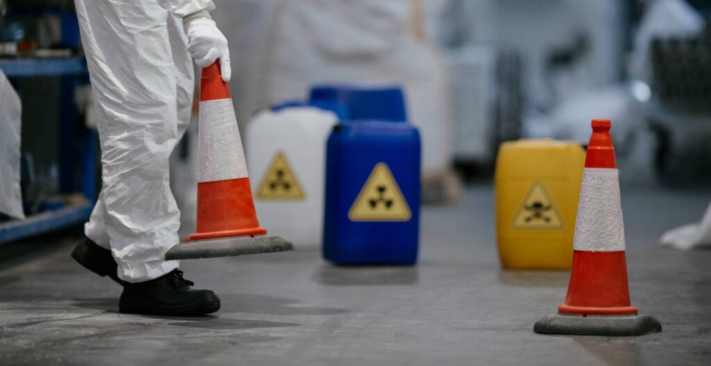 Warunki szkodliwe w pracy – czym są i&nbsp;co oznaczają dla pracownika?