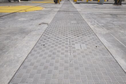 Zajezdnia tramwajowa z nowymi pokrywami najazdowymi