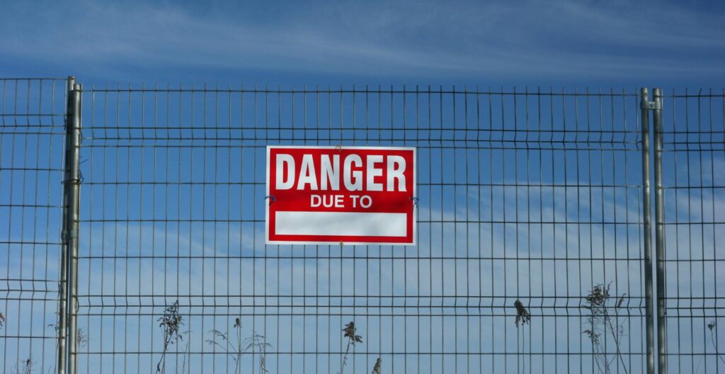 Strefy ATEX – na co zwrócić uwagę, wybierając materiał i&nbsp;wyposażenie do pracy w środowisku zagrożonym wybuchem?